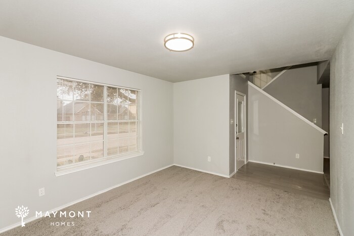 Building Photo - 15426 Baxter Ave