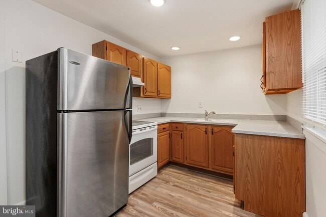 Building Photo - 27 E Bel Air Ave