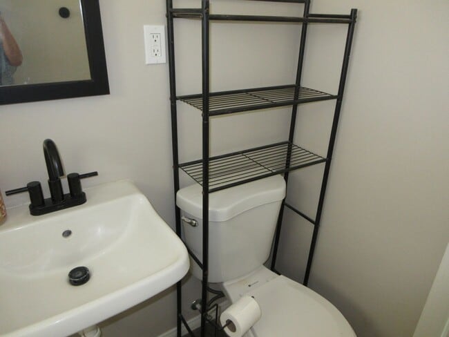 Building Photo - Newly Renovated 3bd 1 ba