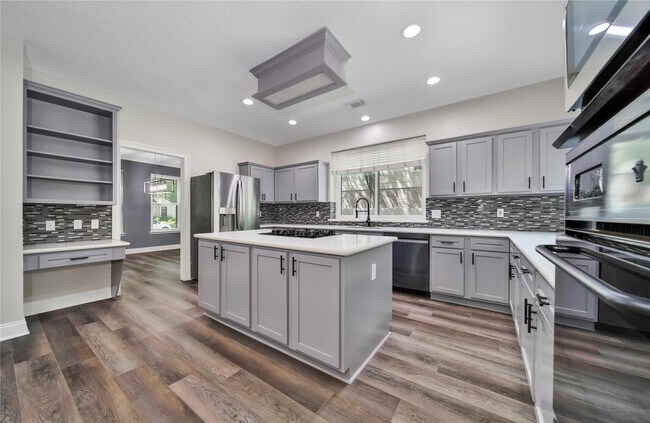 Building Photo - 11 Windledge Pl