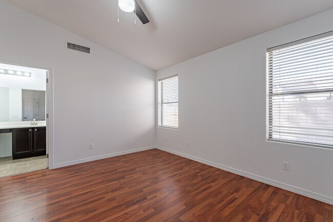 Building Photo - 2444 S Terrell