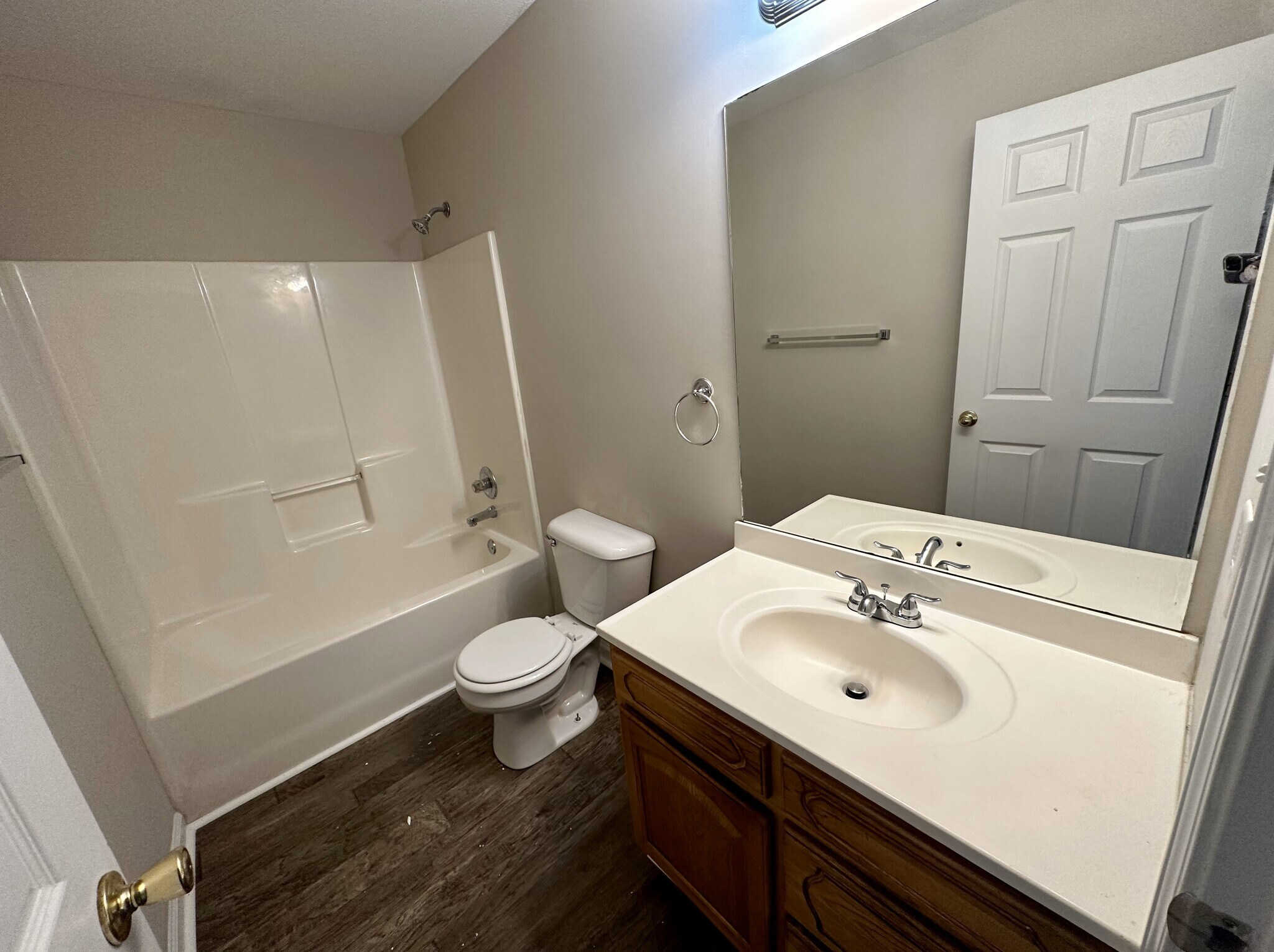 Building Photo - 121 Coyote Ct
