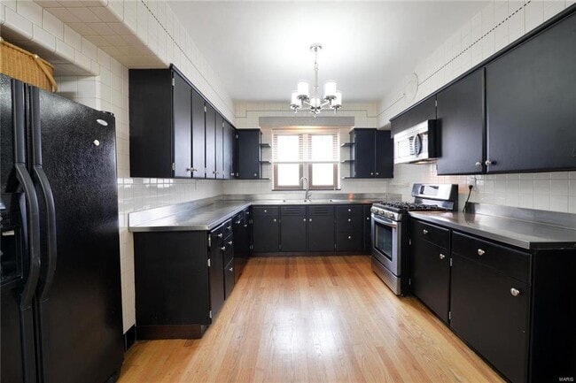 Building Photo - 7572-74 York