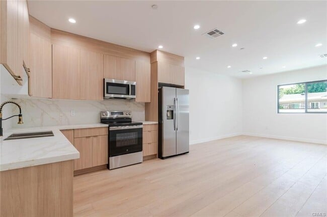 Building Photo - 6217 Sylvia Ave