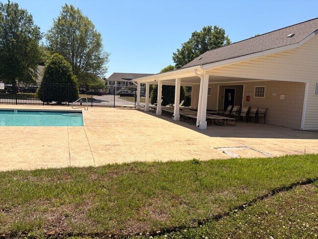 Building Photo - 4617 McClelland Dr