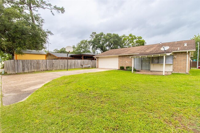 Building Photo - 14226 Morinscott Dr