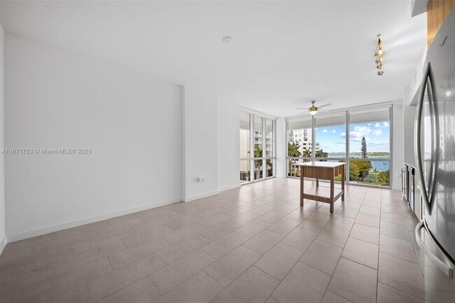 Building Photo - 2150 N Bayshore Dr