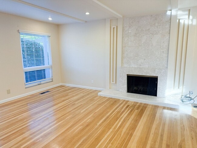 Building Photo - 6403 Tamalpais Ave