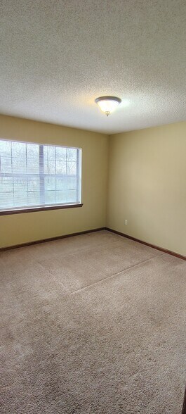 Building Photo - 126 Old Charleston Rd NE