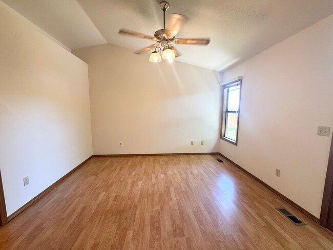 Building Photo - Now leasing in West Boise! This single-lev...