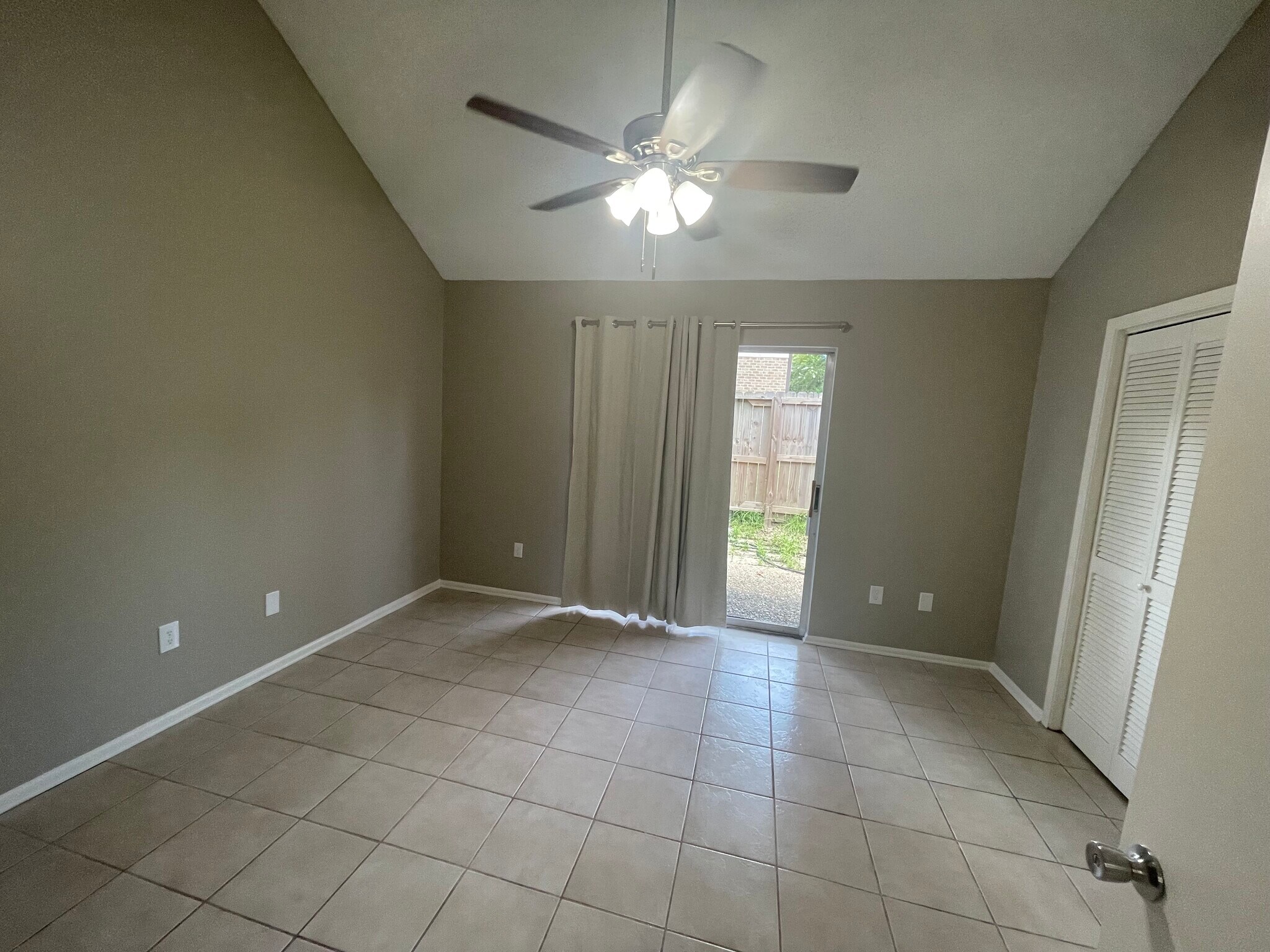 Bedroom - 402 Lee Dr