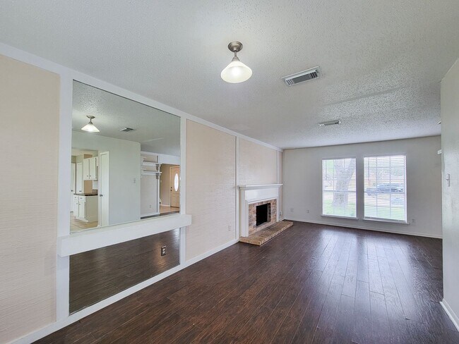 Building Photo - Welcome home to a bright & spacious retreat in sought-after Steeplechase where comfort, function ...