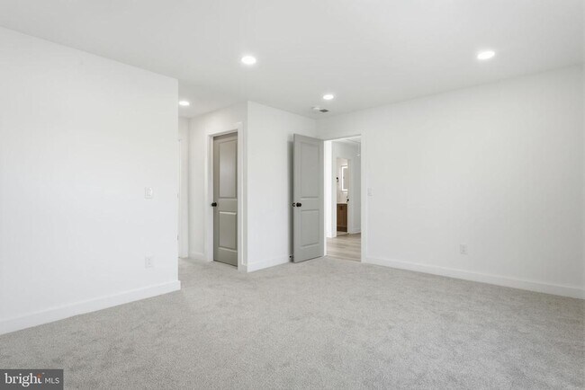 Building Photo - 96 Elderberry Dr