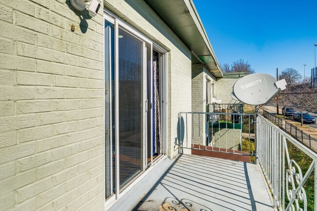 Building Photo - 450a Condon Terrace SE