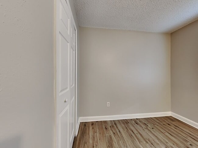 Building Photo - 530 Scarlet Maple Ct