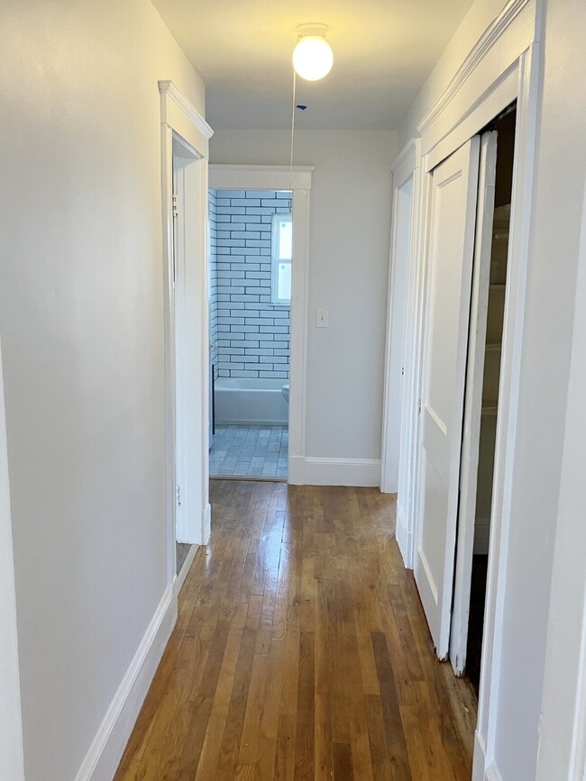 Building Photo - NO BROKER FEE!!! Great Quincy location!