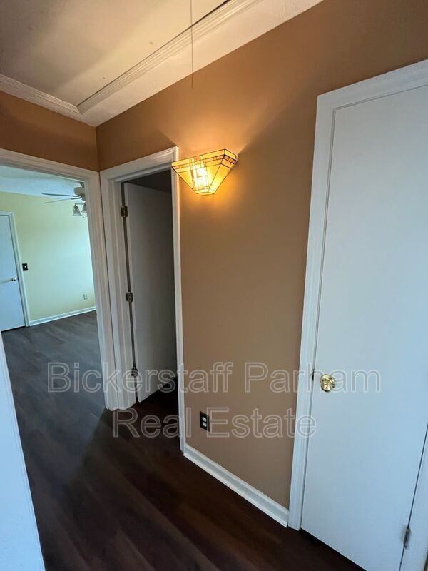 Building Photo - 165 Sweetwater Dr