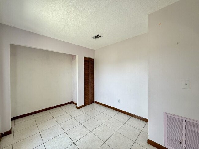 Building Photo - 714 Caribou Dr