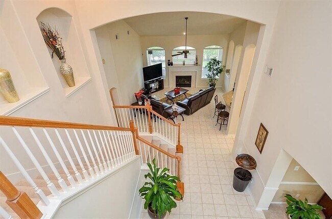 Building Photo - 1306 Ventura Canyon Dr
