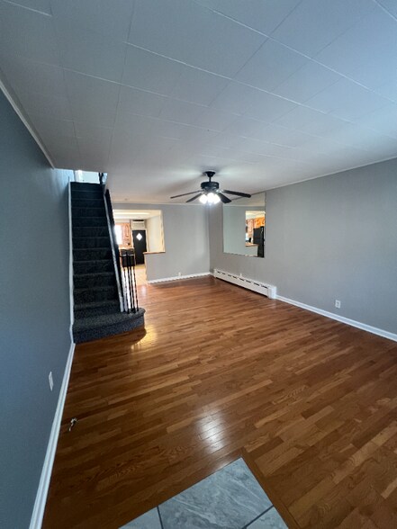 Building Photo - 2500 S Alder St