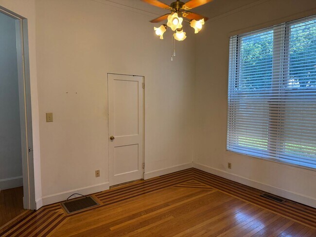 Building Photo - 2340 Grandview Ave