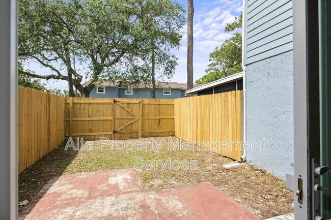 Building Photo - 11359 Bedford Oaks Dr