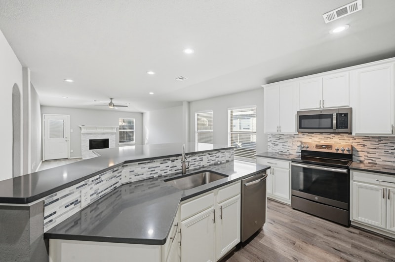 Building Photo - 4528 Sleepy Meadows Dr