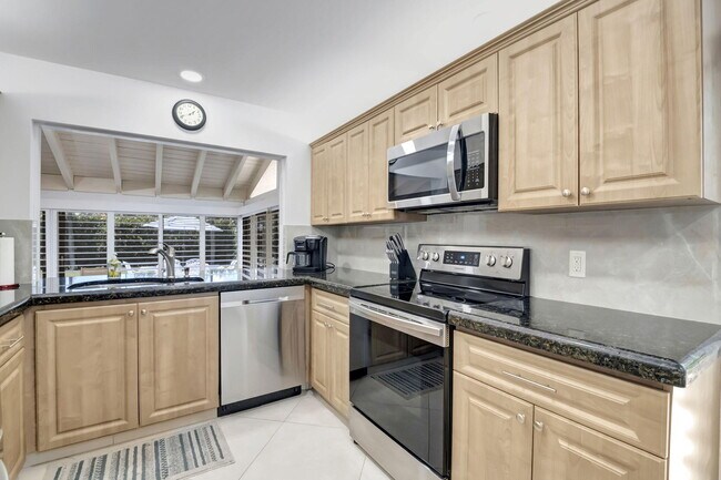 Building Photo - 902 Foxpointe Cir