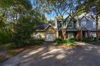 Building Photo - Charming 2BR/2BA End-Unit Condo in Monticello