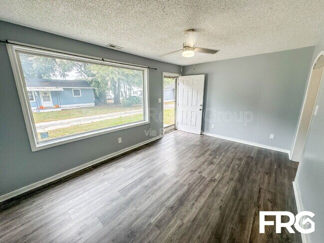 Building Photo - 122 Blaire Ln