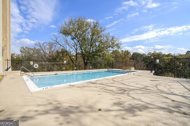 Building Photo - 2285 Peachtree Rd NE