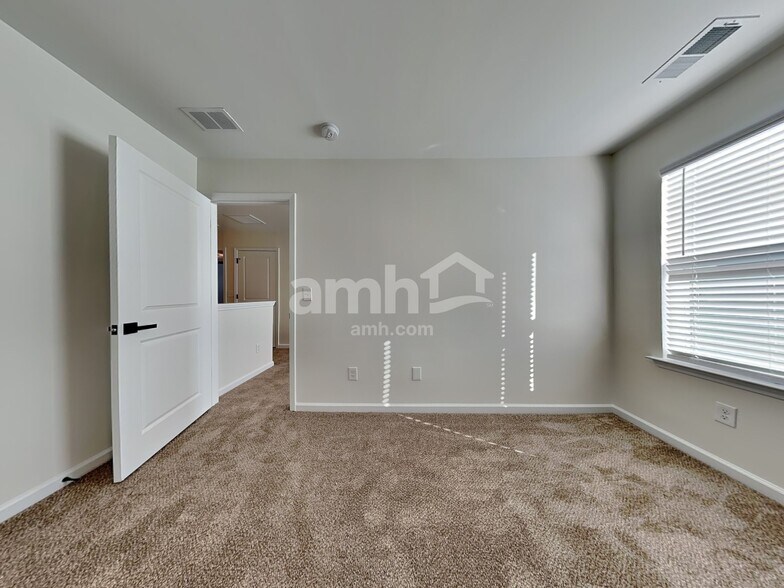 Building Photo - 121 Decker Dr