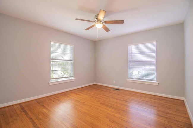 Building Photo - CHARMING 2 Bedroom, 1 Bathroom Arlington H...