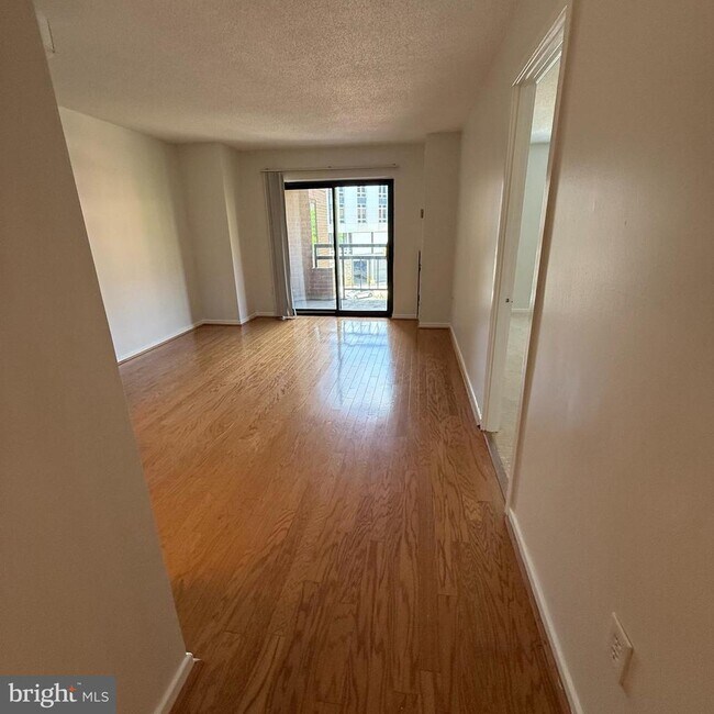 Building Photo - 2111 Wisconsin Ave NW