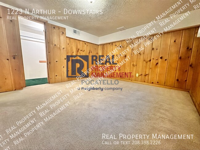 Building Photo - 1223 N Arthur-Downstairs