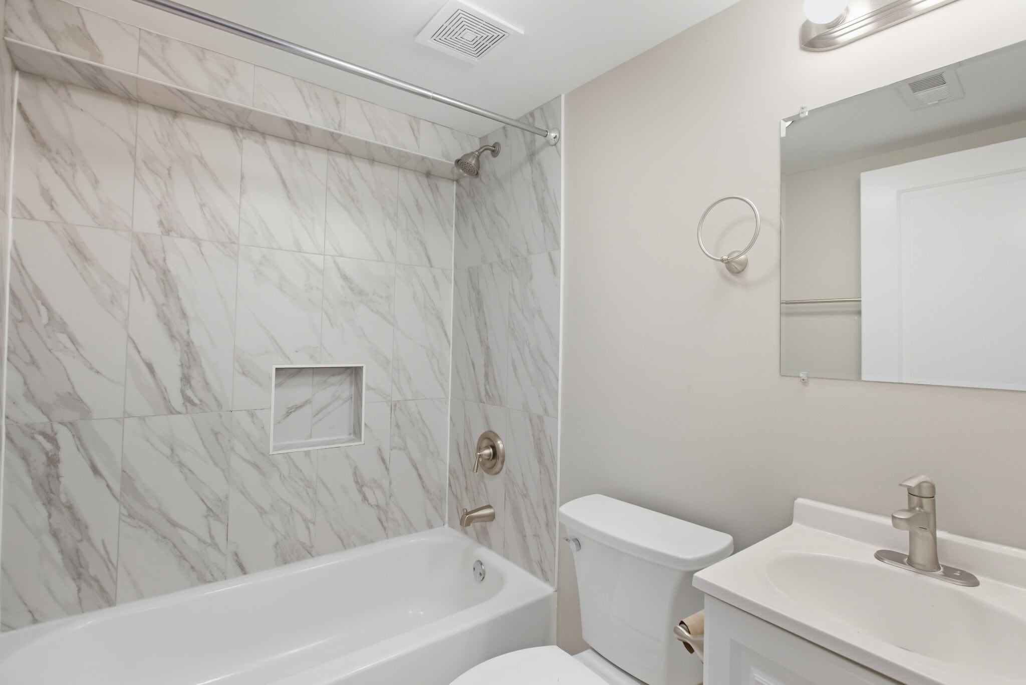 Building Photo - 5731 N Washtenaw Ave