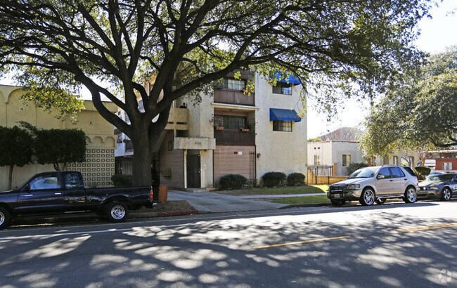 Building Photo - 474 Riverdale Dr