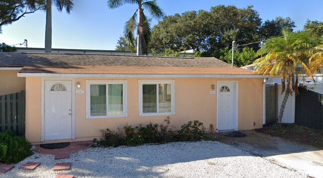 Building Photo - 10548 Lake Dr
