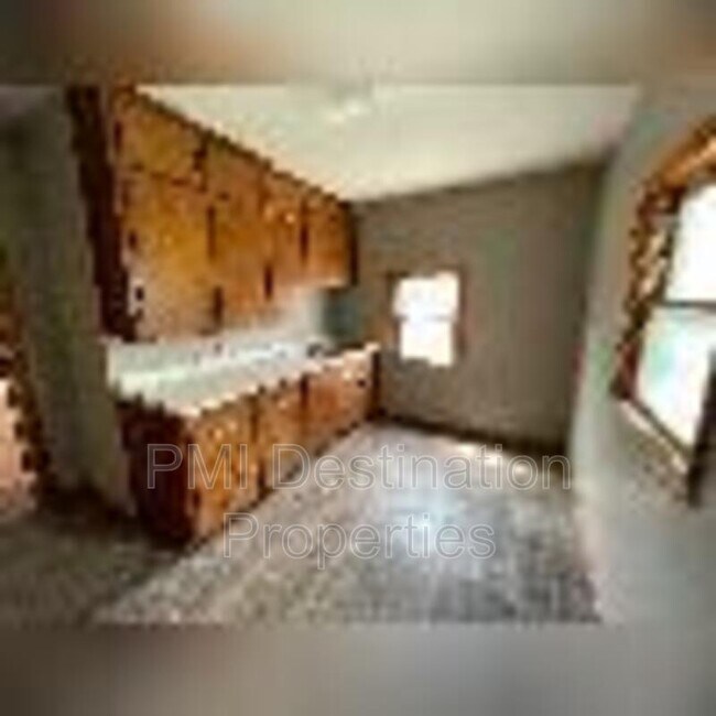 Building Photo - 533 Brown Ave