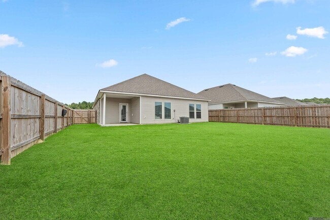 Building Photo - 12780 Sweetleaf Ave