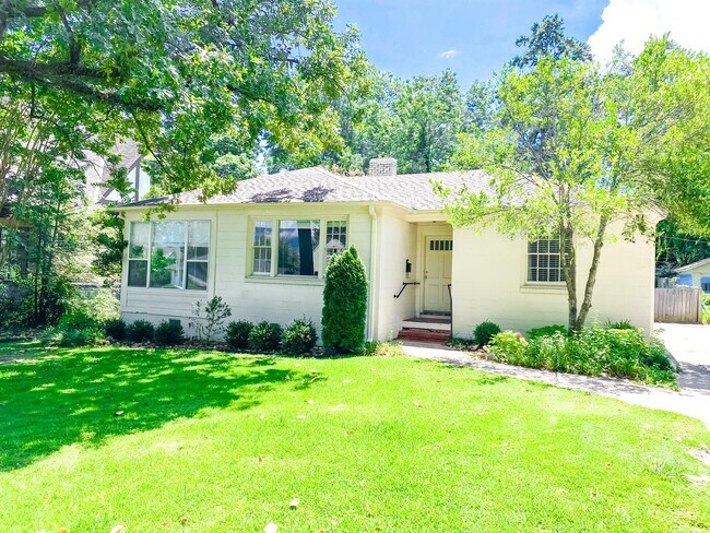 Primary Photo - 218 Malaga Ave