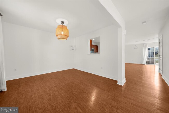 Building Photo - 105 N Yeingst Dr