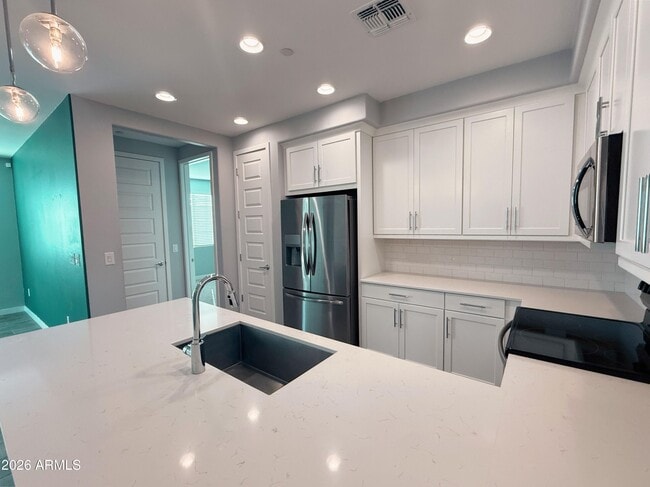 Building Photo - 4100 S Pinelake Way