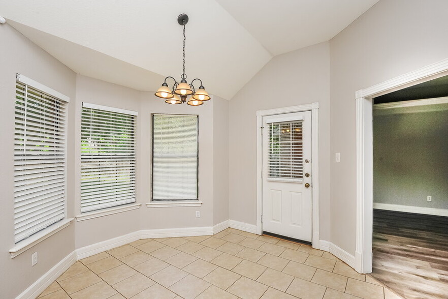 Building Photo - 752 Bryan Dr