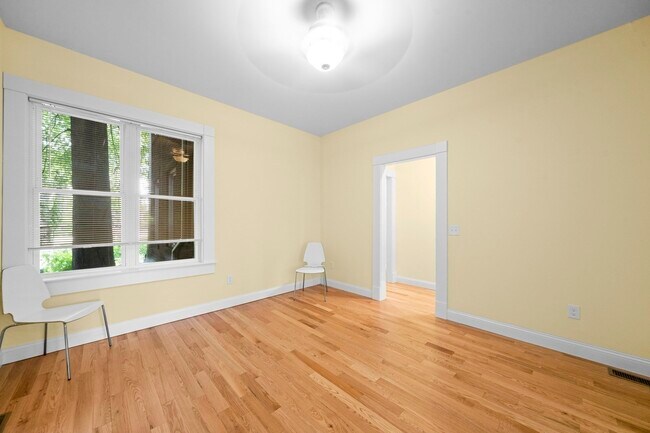 Building Photo - 20 Linden St