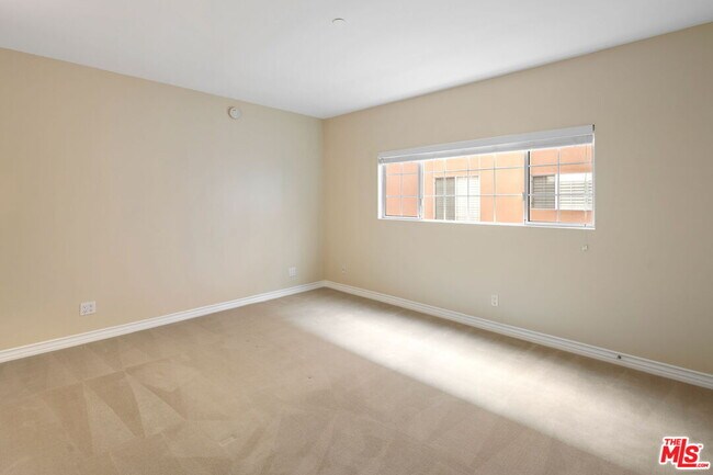 Building Photo - 4310 Cahuenga Blvd