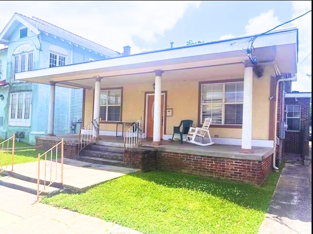 Primary Photo - 5832 Willow St