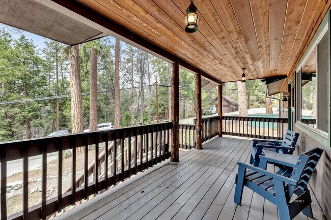 Building Photo - Mountain Lodge Home 1 Mile Away from the C...