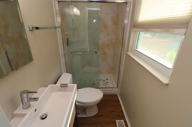 Building Photo - Walking Distance to Brownsburg High School!