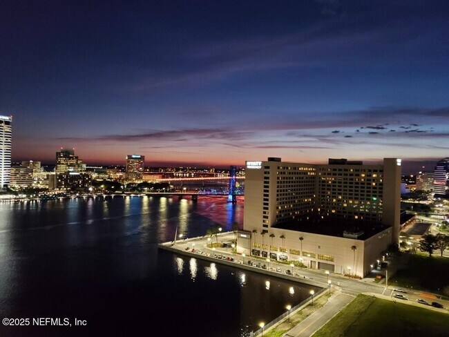 Building Photo - 400 E Bay St